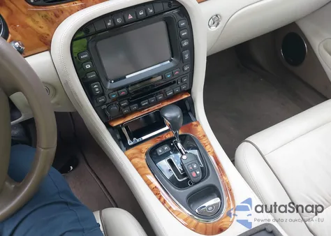 2007 Jaguar Xj Xj8 z USA, uszkodzony, nr VIN SAJWA71B47SH16855